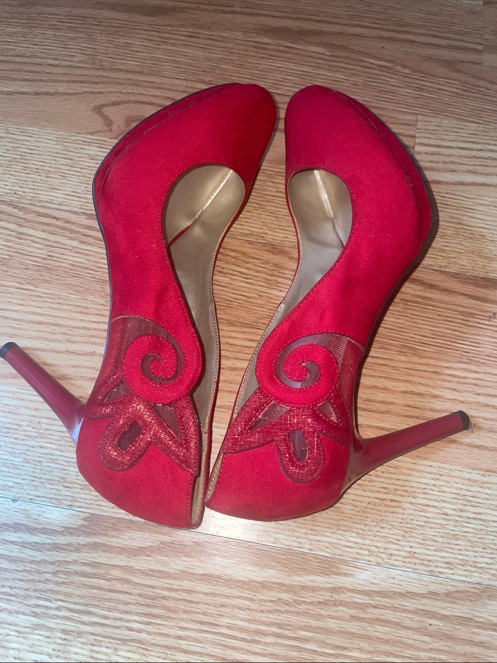 Bandolino Red Suede Pointed Toe Pumps